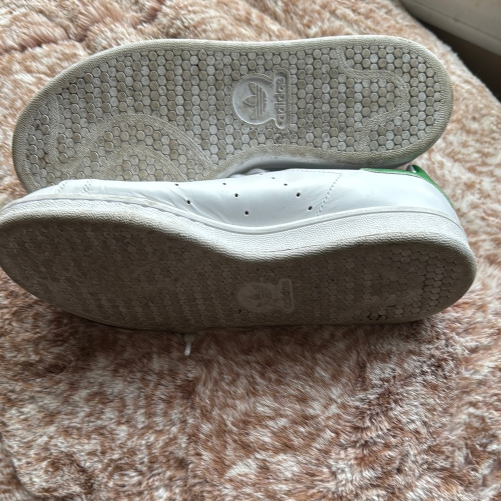 adidas White and Green Sneakers with Trefoil Logo Y7 barely worn - Picture 5 of 5